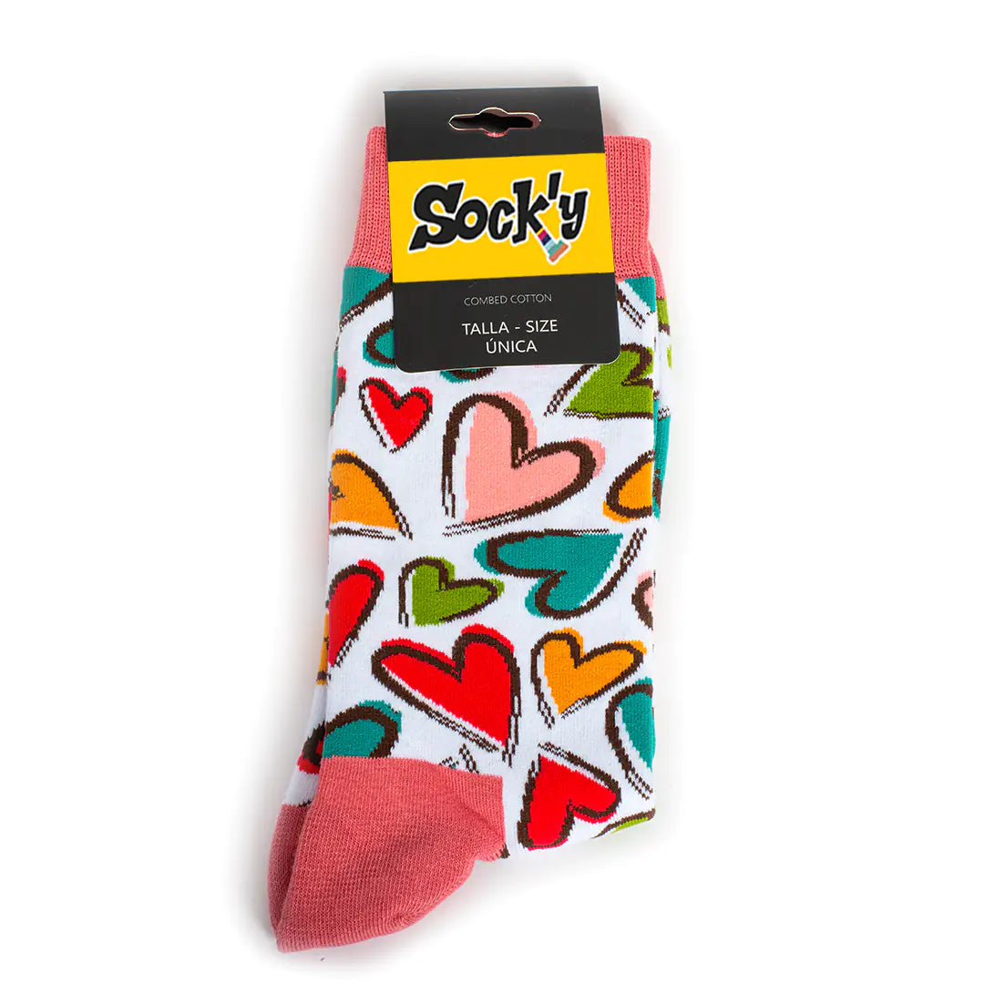 Calcetines corazones múltiples colores sobre fondo blanco