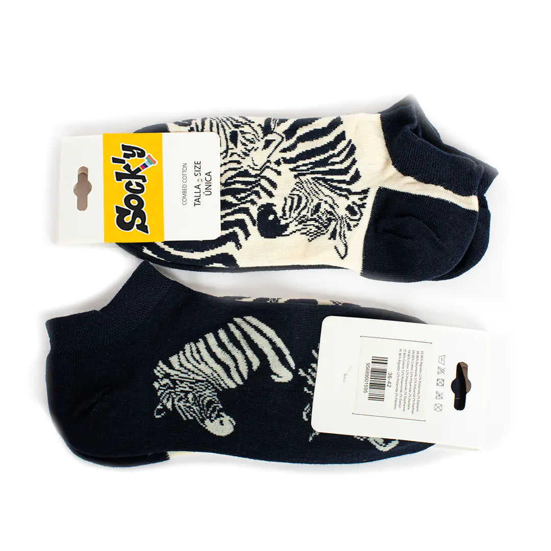 Calcetines tobilleros con ilustración de cebras en blanco y negro