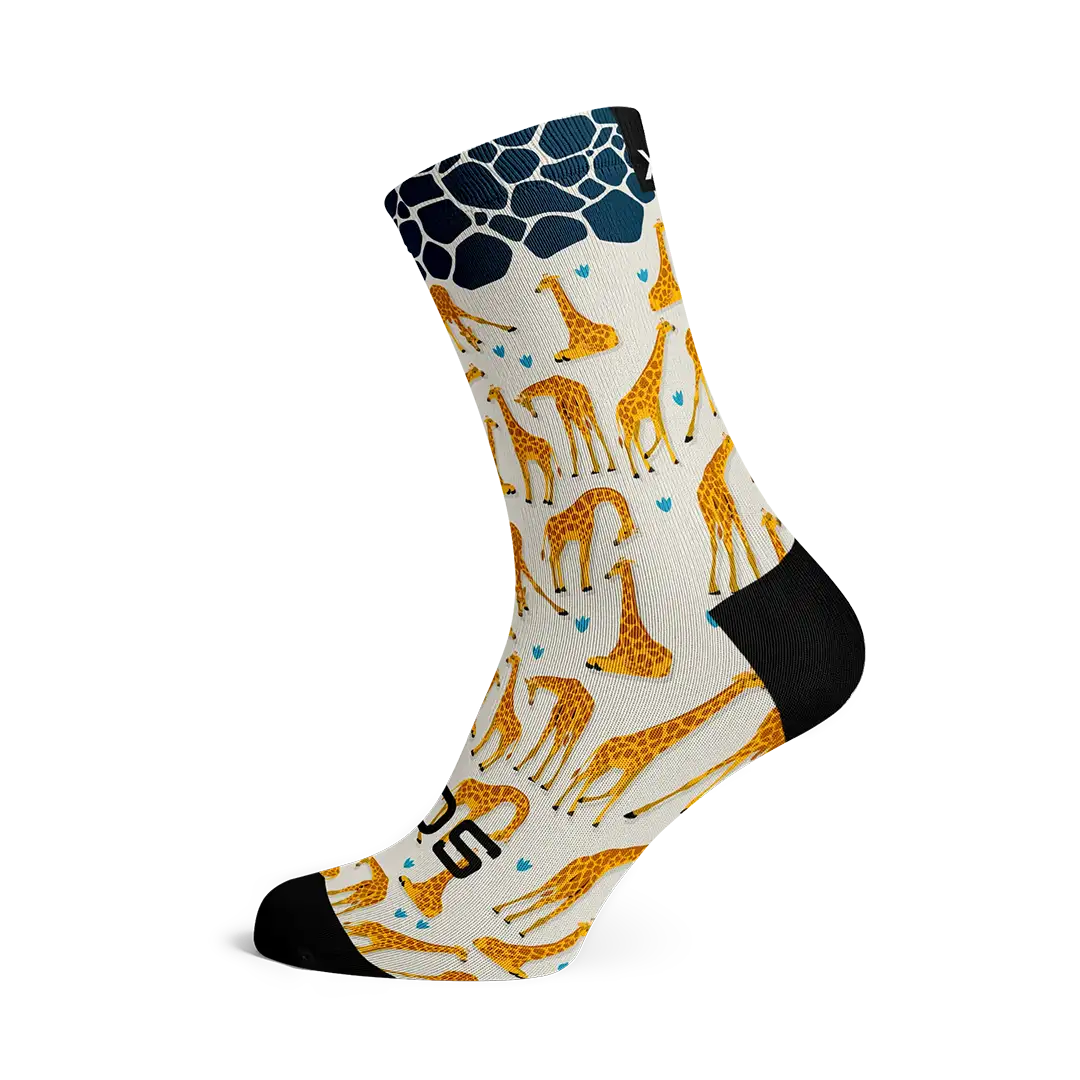 Divertidos calcetines con estampado de jirafas en diferentes posiciones