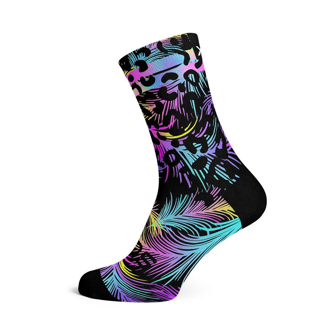 Calcetín  multicolor con gráficos africanos sobre fondo negro y tonos turquesas y malvas