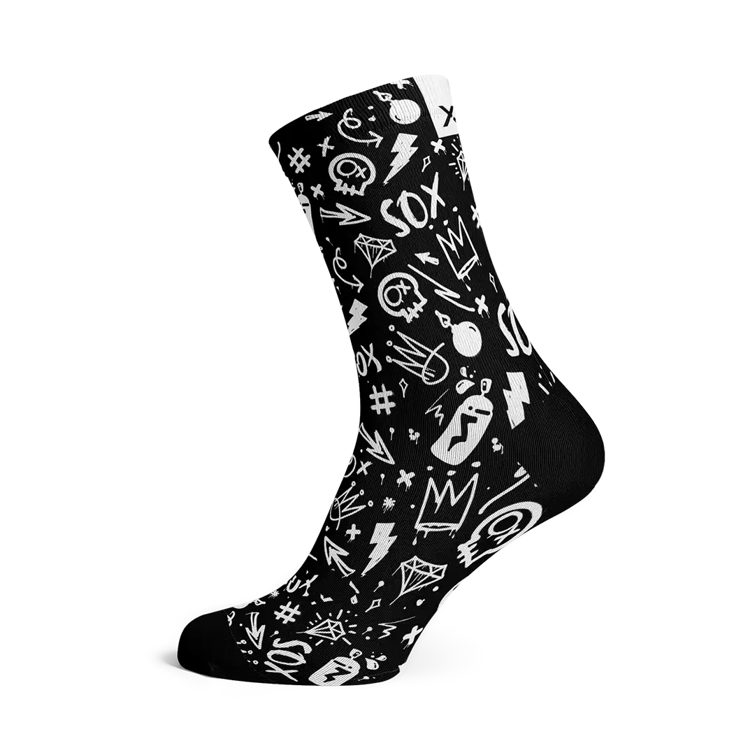 Calcetín divertido con grafismo grunge en blanco y negro